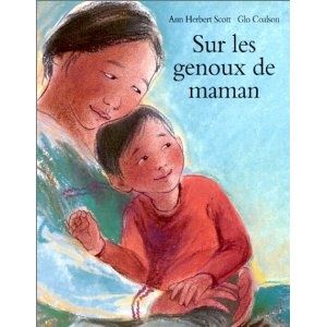 Sur les genoux de maman